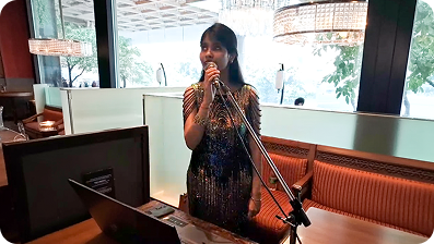 Visually Impaired Singer performs on Taylor Swifts 'Mine' for the guests | The Leela Properties
