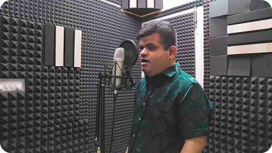 Visually Impaired Singer Sings In Male & Female Voice at Sheraton Grand Hotel