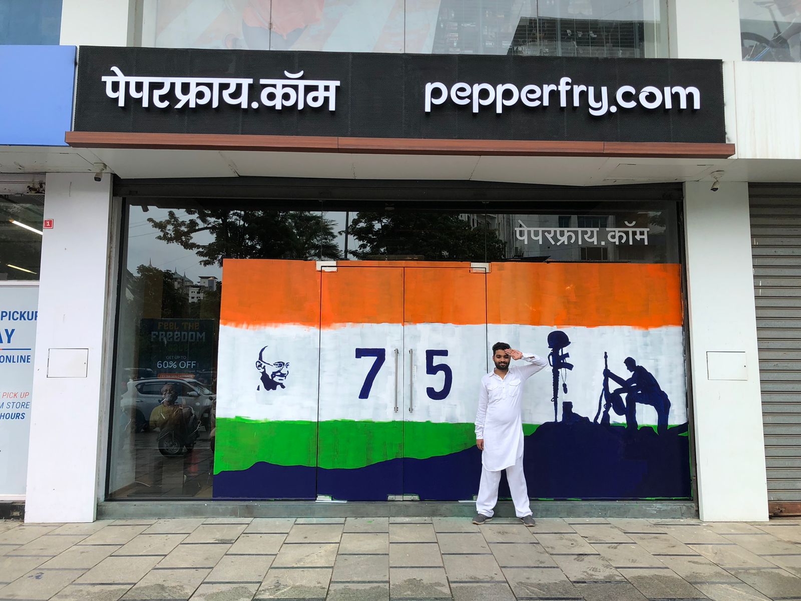 In a powerful display of expression and inclusion, 30 artists with disabilities painted their interpretation of ‘freedom’ on the glass facades of Pepperfry Studios across 12 cities from Jammu to Kochi and Mumbai to Kolkata celebrating the 75th Independence Day with a spirit of equality while proudly owning public creative spaces.