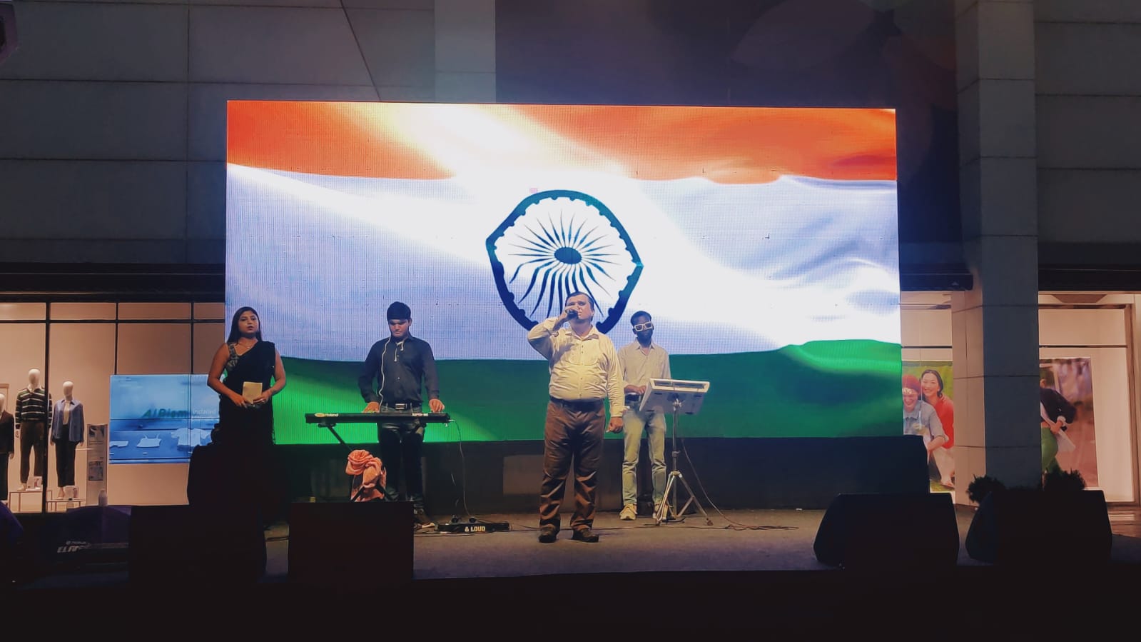 A singer with visual impairment moved the crowd at Elante Nexus Mall in Chandigarh with a heartfelt Independence Day performance proving that true vision lies in the power of voice and spirit.